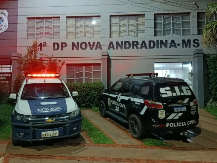 Homem e mulher são mortos a tiros por pistoleiros de moto no meio da rua