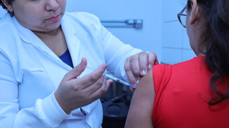 Prefeitura intensifica alerta para vacinação contra influenza às vésperas do inverno