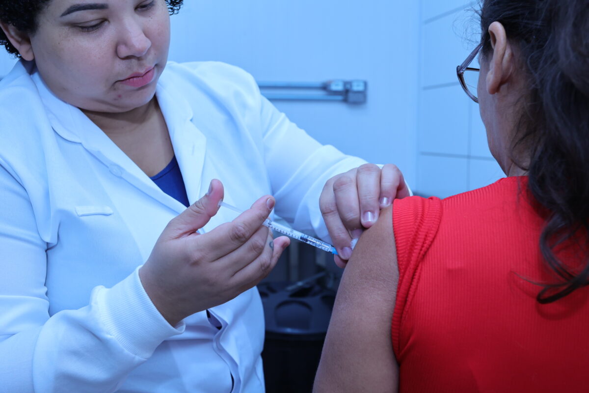 Prefeitura intensifica alerta para vacinação contra influenza às vésperas do inverno