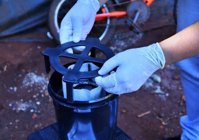 Prefeitura faz manutenção nas “armadilhas” que eliminam o mosquito Aedes aegypti