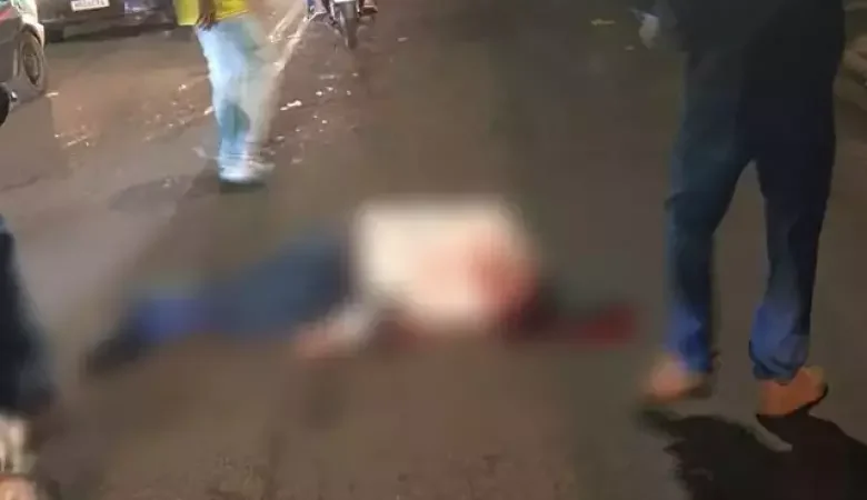 Jovem de 21 anos é morto a tiros na frente de tabacaria