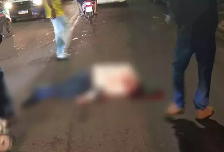 Jovem de 21 anos é morto a tiros na frente de tabacaria