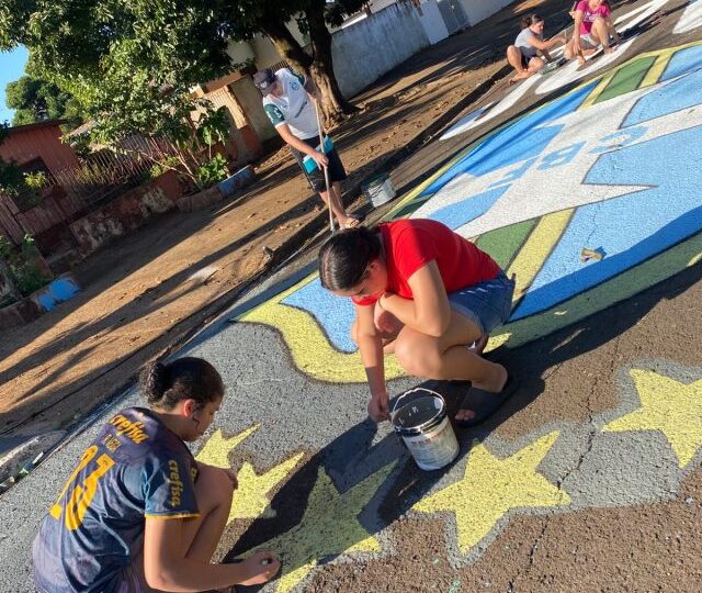Saiba como foi a união dos vizinhos que pintaram quarteirão para torcerem juntos pelo Brasil