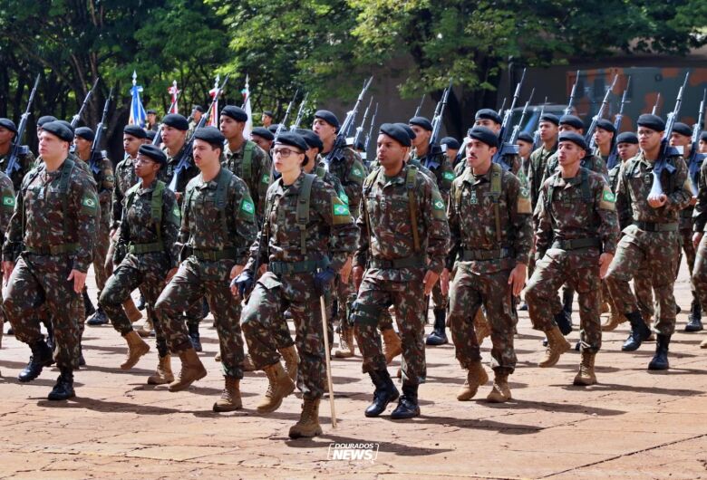 Jovens que completam 18 anos devem fazer alistamento militar