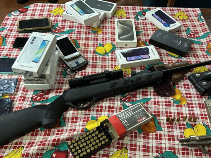 Arma e celulares são apreendidos na fronteira em investigação de homicídio ocorrido em Dourados