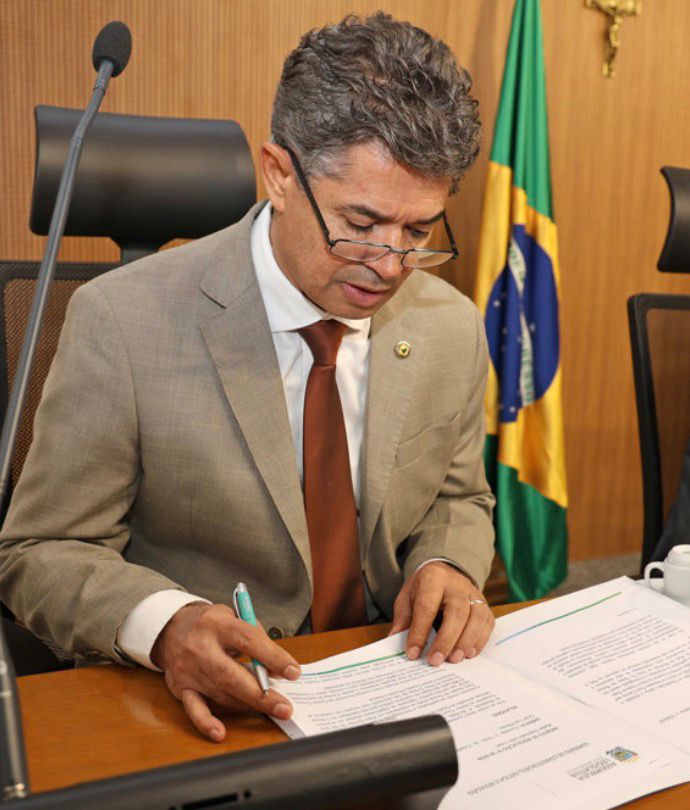 Deputado Professor Rinaldo Modesto conduz sessão solene na ALEMS em homenagem ao cooperativismo em MS