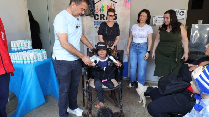 Prefeitura distribui 2,5 mil peças de agasalhos a famílias atendidas pelo Cras Guaicurus