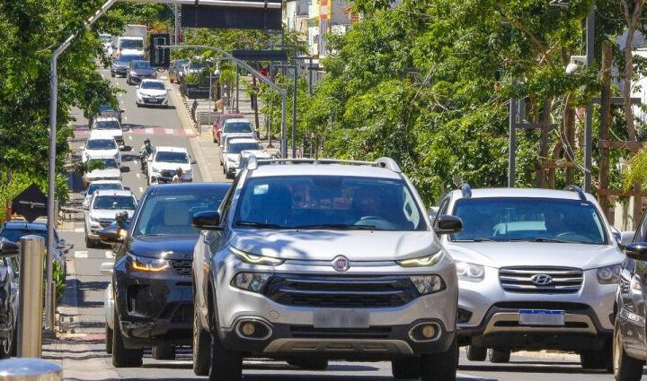 Licenciamento de veículos com placas finais 1, 2 e 3 vence nesta sexta