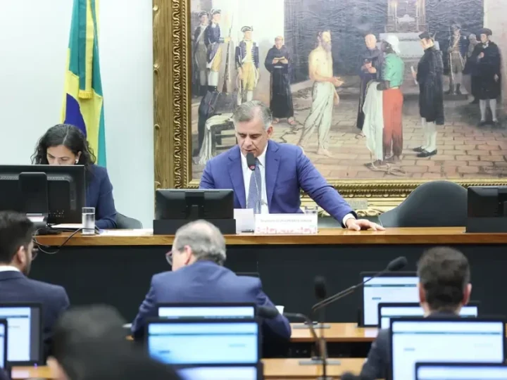 CCJ da Câmara aprova fim da aposentadoria como punição para juízes
