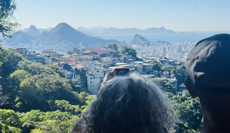 Trilha na Rocinha mostra Mata Atlântica e recuperação florestal no Rio