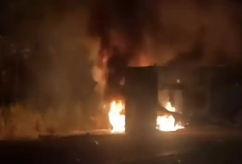 Acidente entre carro e caminhão deixou sete mortos; criança e adolescente estão entre as vítimas