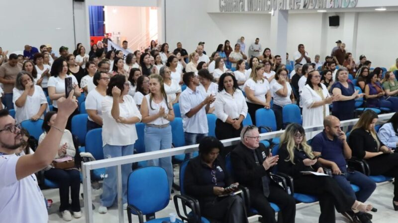 Após efetivar 138 agentes de saúde, prefeito recebe reconhecimento em sessão da Câmara