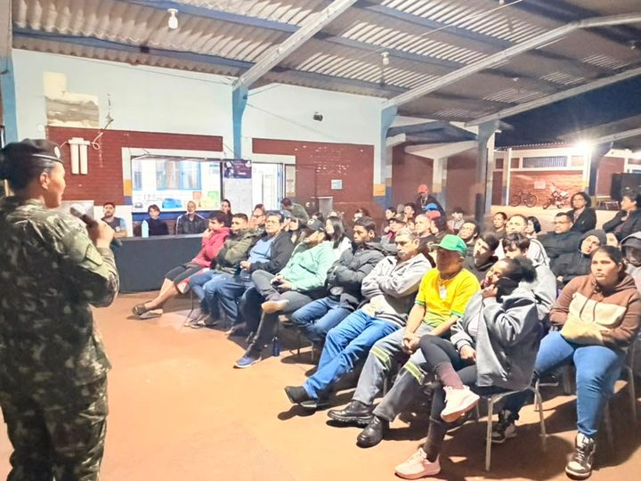Prefeitura leva projeto “EJA em Movimento” para alunos da Escola Armando Campos Belo