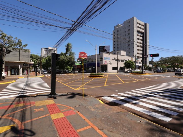 Prefeitura de Dourados reforça sinalização viária e promove melhorias no trânsito