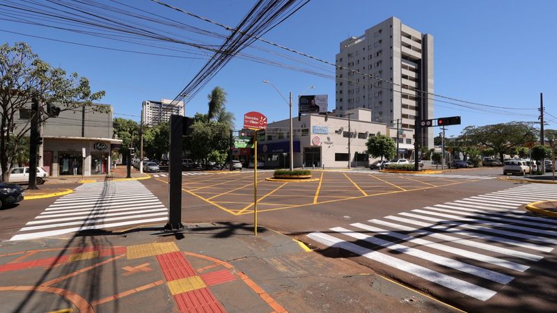 Prefeitura de Dourados reforça sinalização viária e promove melhorias no trânsito