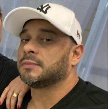 Suspeito de envolvimento no assassinato de jovem em garagem escondia munições e R$ 10 mil em espécie
