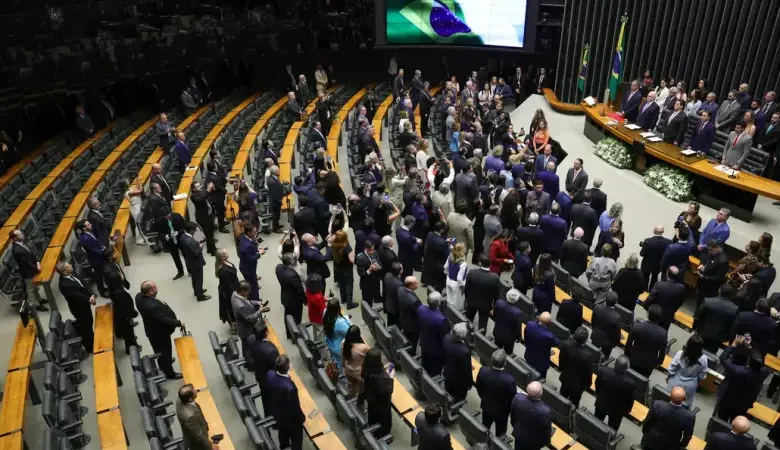 Congresso deve decidir sobre “taxa das blusinhas” nesta segunda