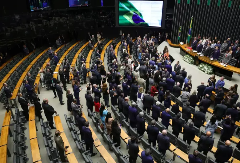 Congresso deve decidir sobre “taxa das blusinhas” nesta segunda