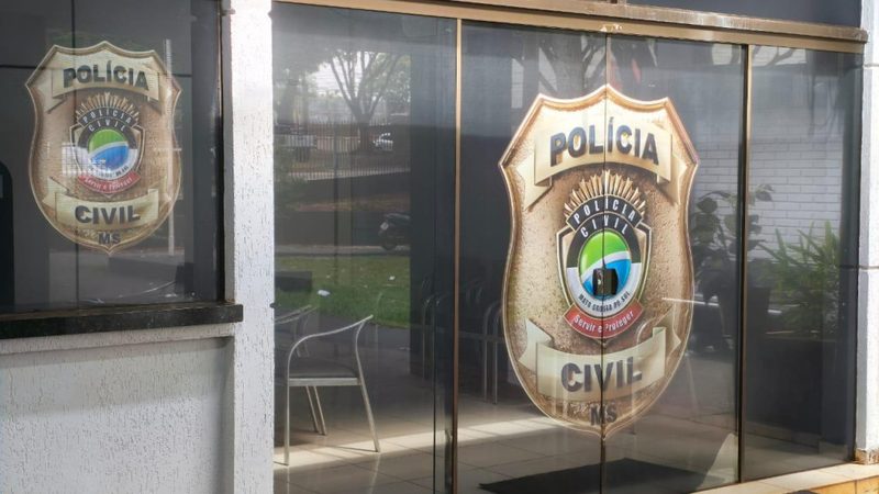 Douradense denuncia ex-companheira após ser agredido com pedaço de madeira