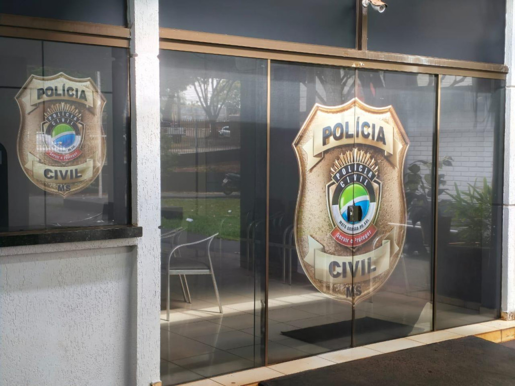 Douradense denuncia ex-companheira após ser agredido com pedaço de madeira