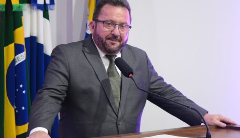Laudir Munaretto solicita revitalização de praça no Jardim Canaã I