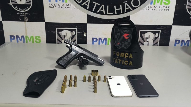 Rixa entre famílias tem tiros em residência e 2 homens presos com pistola 9 milímetros