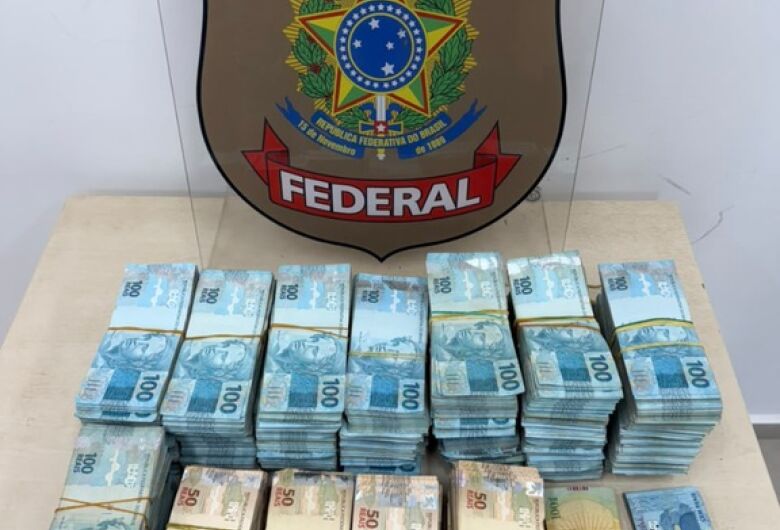 PF apreende R$ 800 mil em espécie no momento que mulher deixava agência bancária