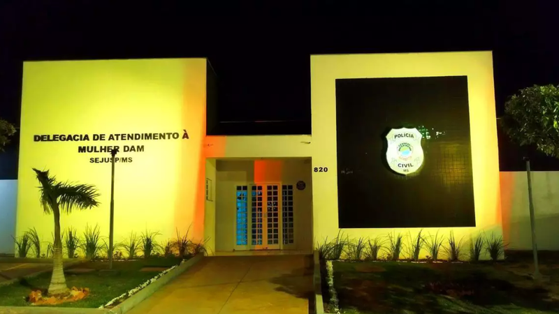 Homem é preso após puxar mulher pelos cabelos e dar socos durante discussão