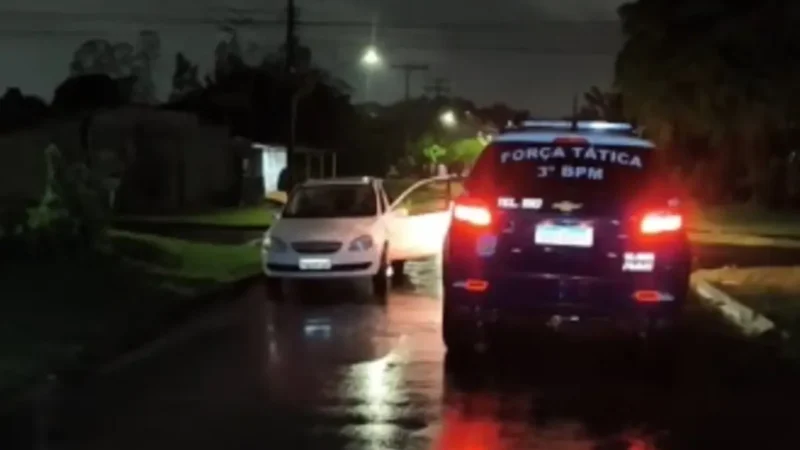 Ladrão de carro morre baleado ao apontar arma para policiais durante abordagem