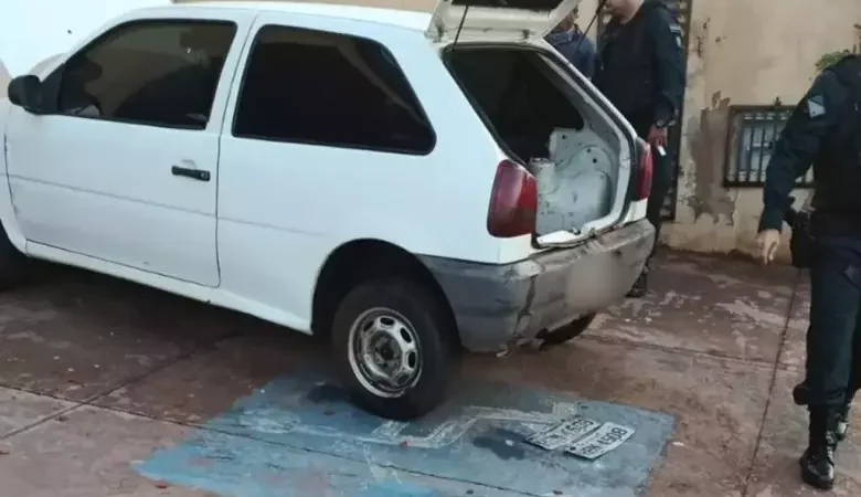 Carro usado em furto de casa de coronel é encontrado abandonado