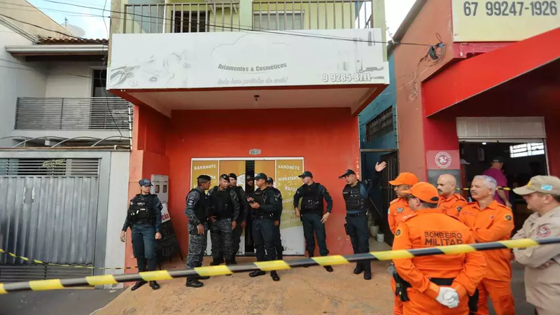 Homem mata a irmã a tiros em loja e comete suicídio