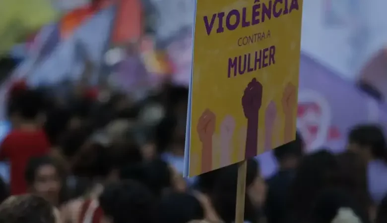 Plataformas vão informar canais de denúncia de violência contra mulher