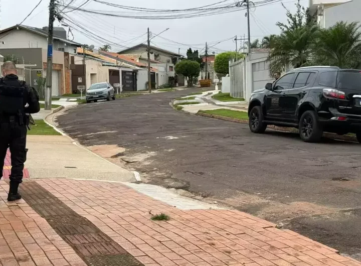 Operação investiga desvio de drogas por policiais e cumpre mandados em Dourados