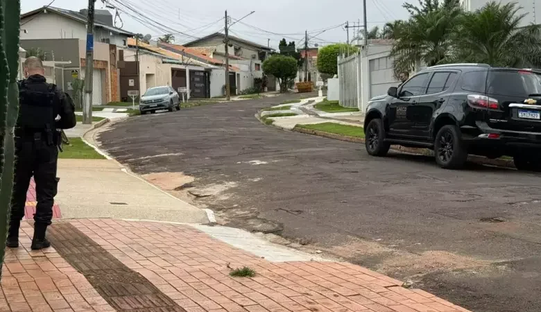 Operação investiga desvio de drogas por policiais e cumpre mandados em Dourados