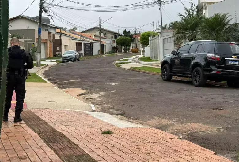 Operação investiga desvio de drogas por policiais e cumpre mandados em Dourados