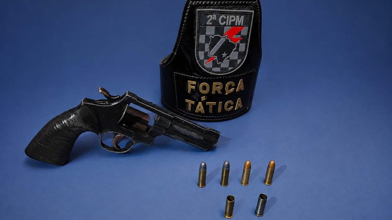 Policia prende homem armado após disparos contra residência de ex-companheira