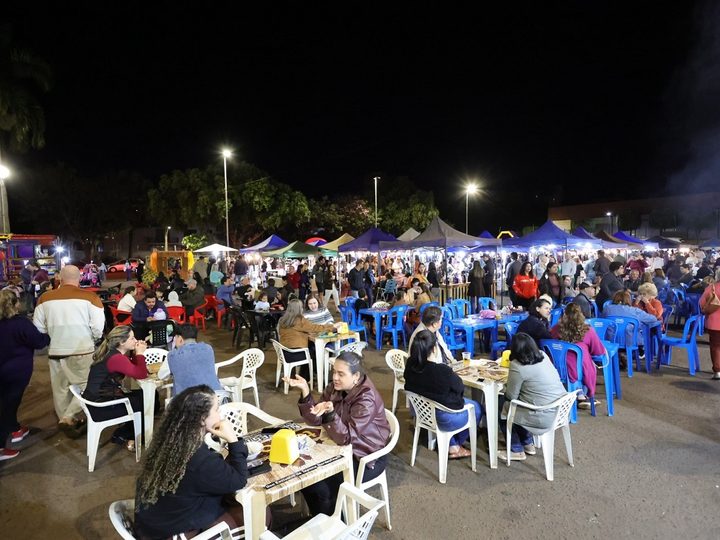 Feira Sabores completa um ano com música ao vivo, gastronomia e agricultura familiar