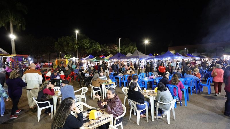 Feira Sabores completa um ano com música ao vivo, gastronomia e agricultura familiar