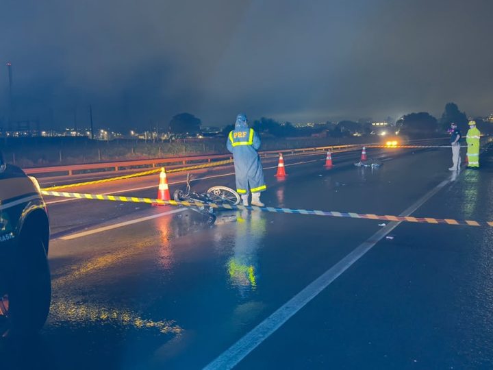 Ciclista morre atropelado e condutor de veículo foge sem socorrer a vítima