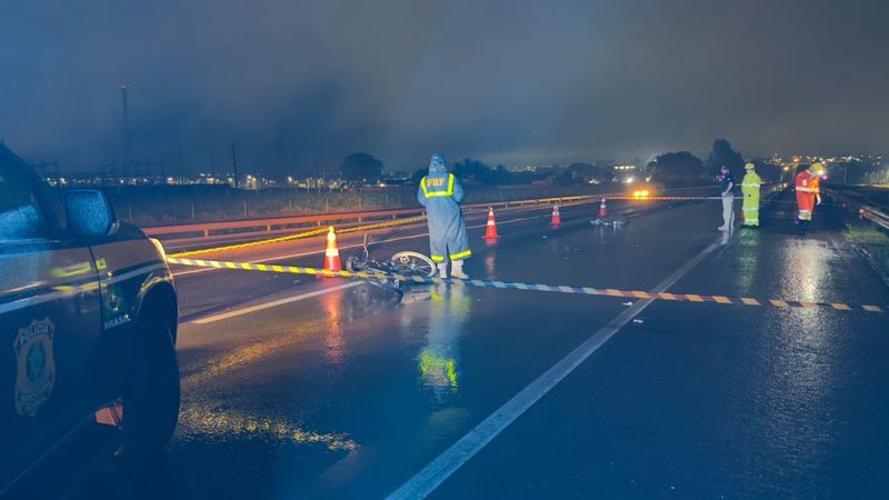 Ciclista morre atropelado e condutor de veículo foge sem socorrer a vítima