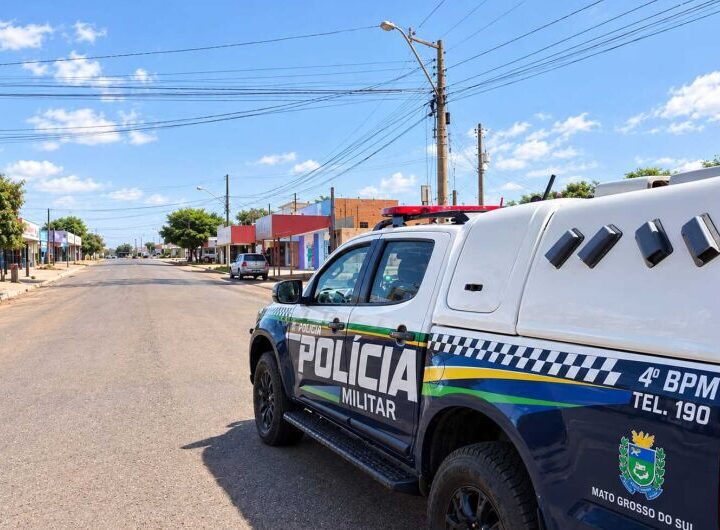 PM prende homem suspeito de tentar sair de loja de roupas sem pagar