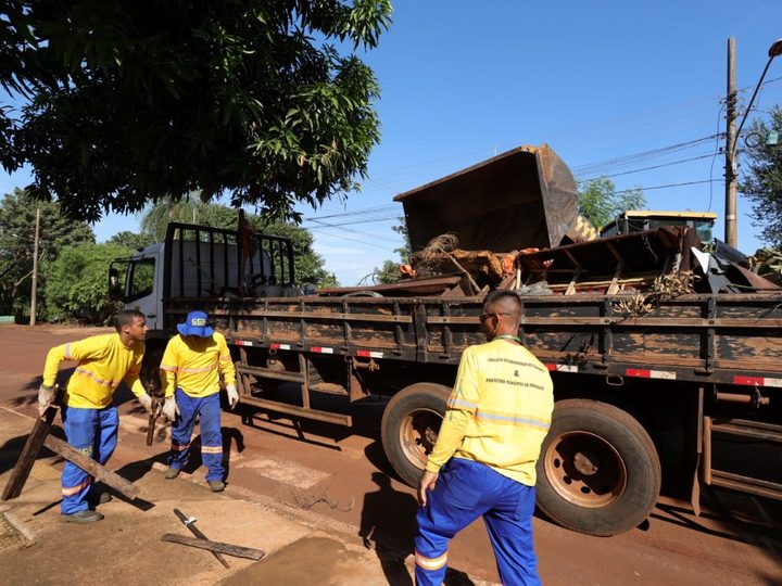 Prefeitura intensifica ações de limpeza e combate ao Aedes na região do Jóquei Clube