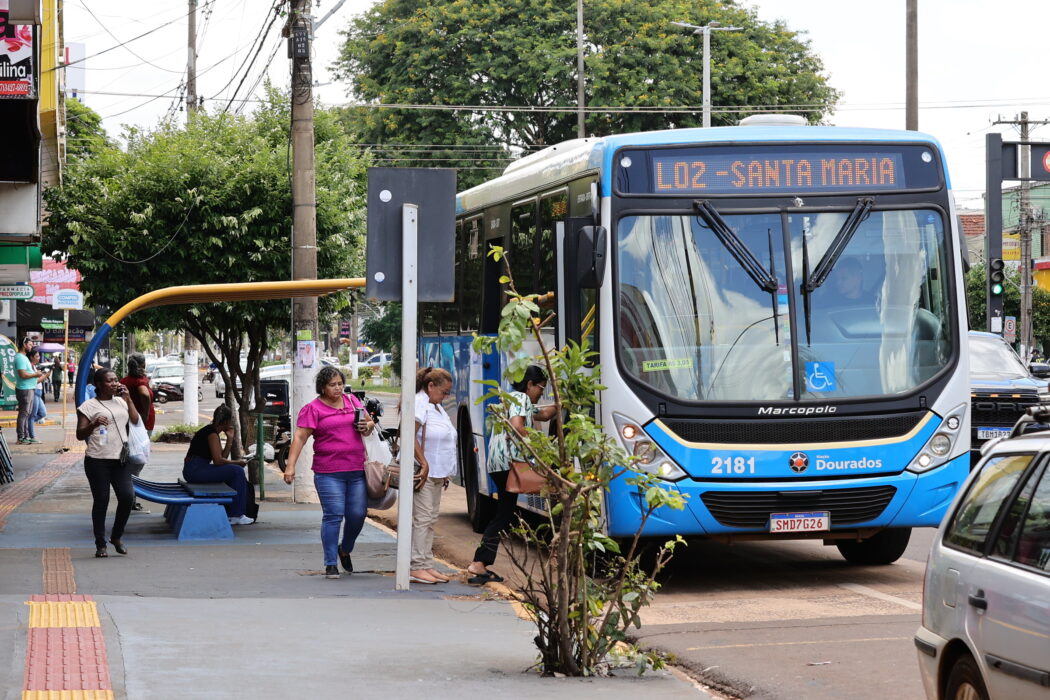 Dourados terá ônibus gratuito e suspensão de aulas para o segundo turno