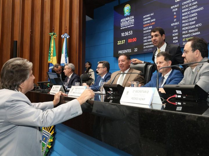 Deputados votam projeto que obriga concessionárias a divulgar cronograma de obras