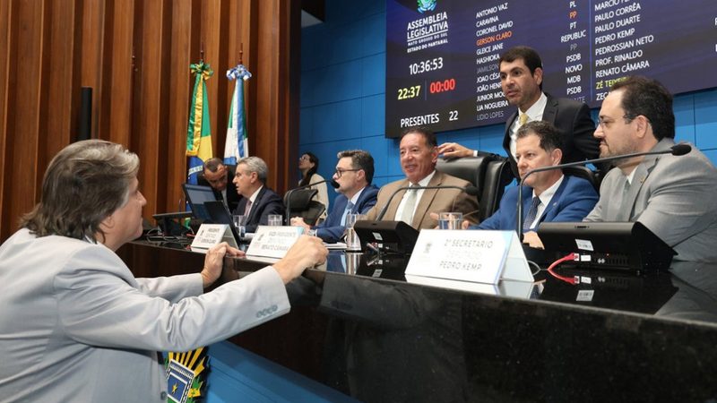 Deputados votam projeto que obriga concessionárias a divulgar cronograma de obras