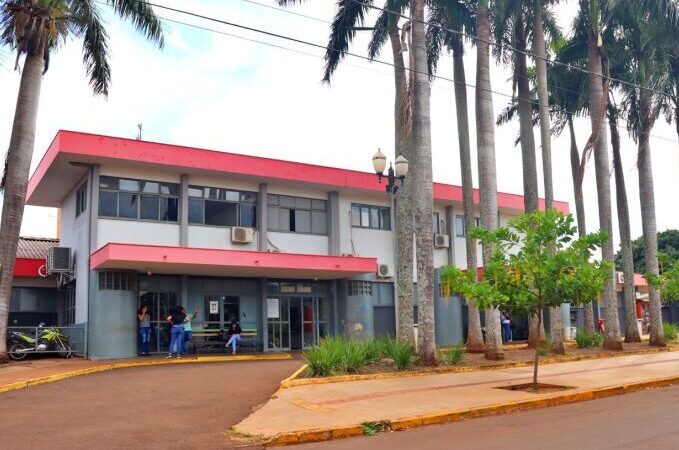 Mulher morre após perder controle de moto e bater em árvore