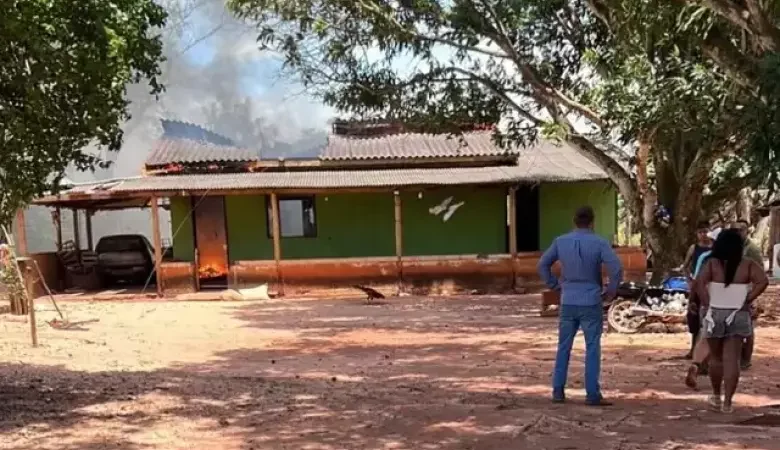 Dois corpos são encontrados após incêndio em casa de Itaquiraí