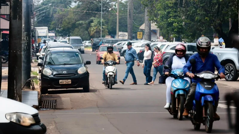 Da erva-mate à medicina, rua da fronteira brasiguaia alimenta o sonho do sucesso no Paraguai