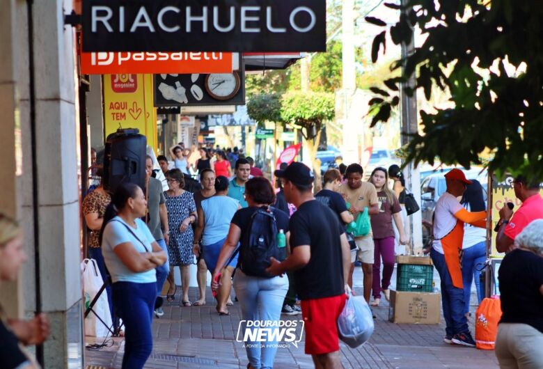 Bancos, comércio, shopping; veja o que funciona neste feriado em Dourados