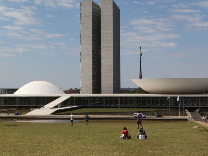 Calendário especial pode acelerar votação da PEC do fim da escala 6×1